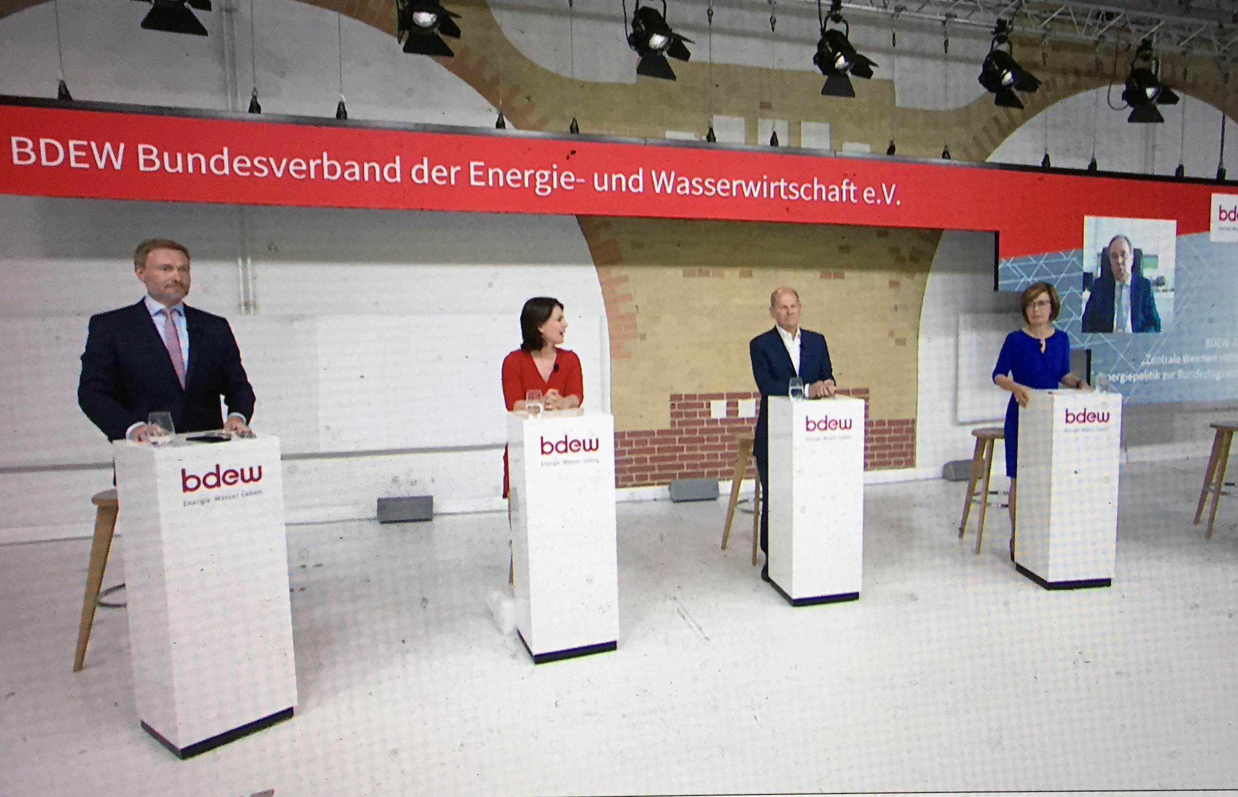 Die neuen Kennedys: Christian Lindner, Annalena Baerbock, Olaf Scholz und Armin Laschet bei der Diskussion des BDEW