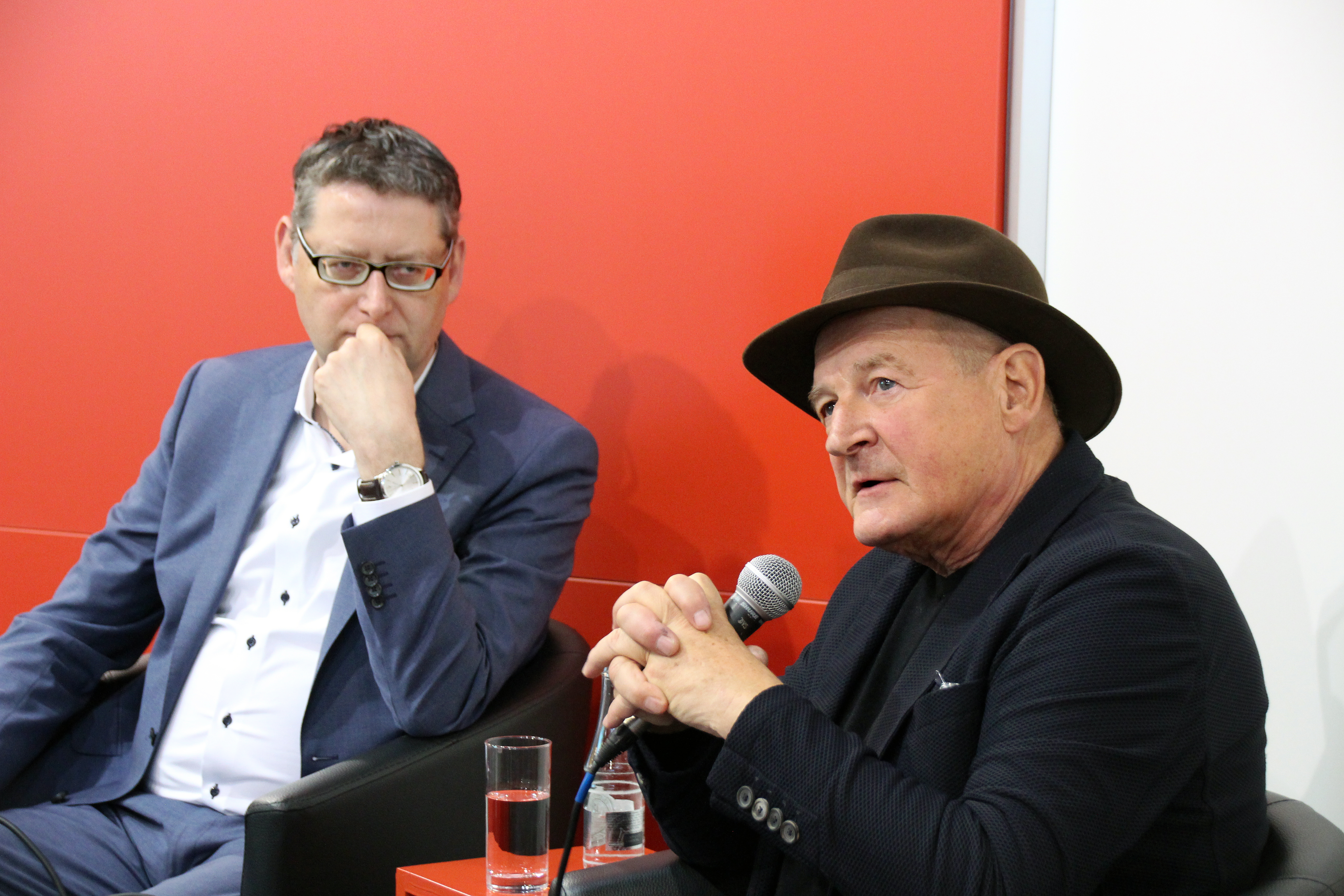 „Wir müssen uns wehren.“ Schauspieler Burghart Klaußner mit SPD-Spitzenkandidat Thorsten Schäfer-Gümbel