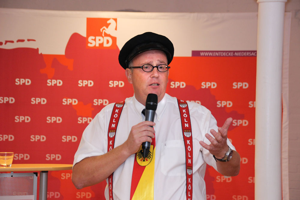 Mit Angela Merkel im offenen Wagen durch die Waschanlage: Jens Singer ist der „Schofför der Kanzlerin“.
