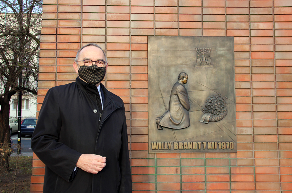 SPD-Chef Norbert Walter-Borjans im Warschau: „Das Mahnmal und die stumme Geste Willy Brandts halten die Erinnerung wach – an Tausende Ermordete hier und an Millionen weltweit.“