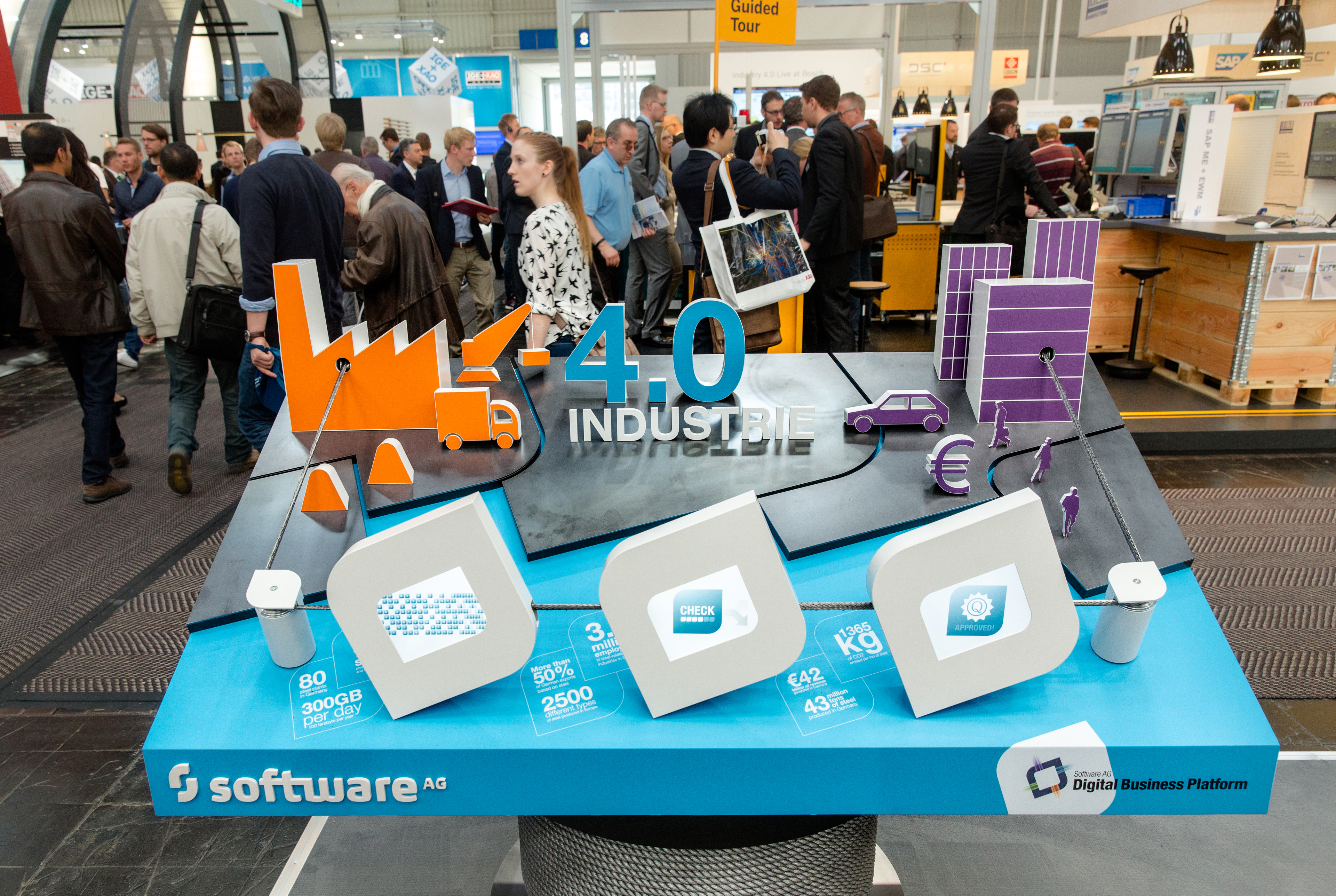"Industrie 4.0 ist nur ein Label, dahinter stecken Veränderungen, die viel weitreichender sind", sagt Lutz Schäffer.
