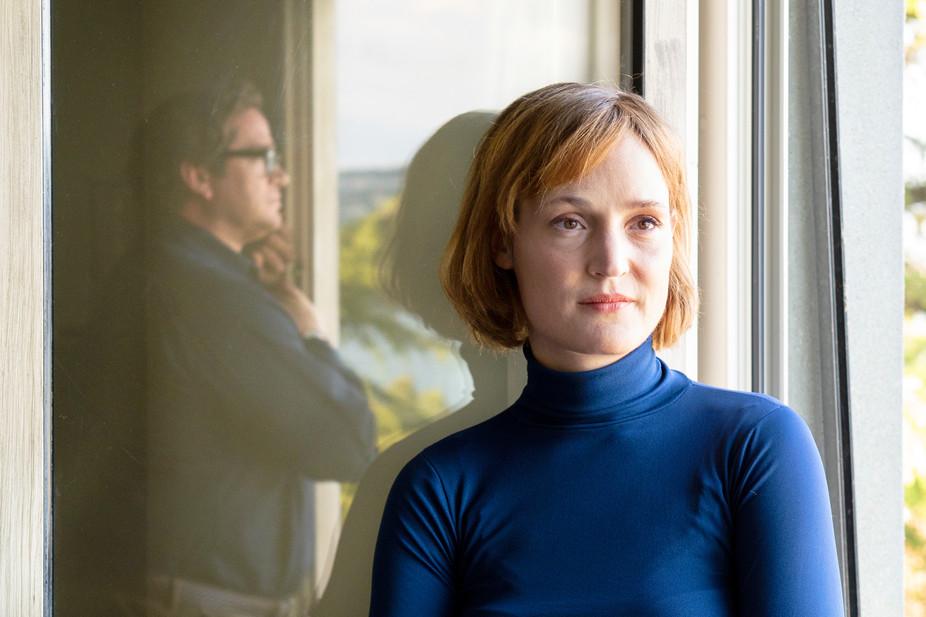 Am Fenster: Ingeborg Bachmann (Vicky Krieps) und Max Frisch (Ronald Zehrfeld)