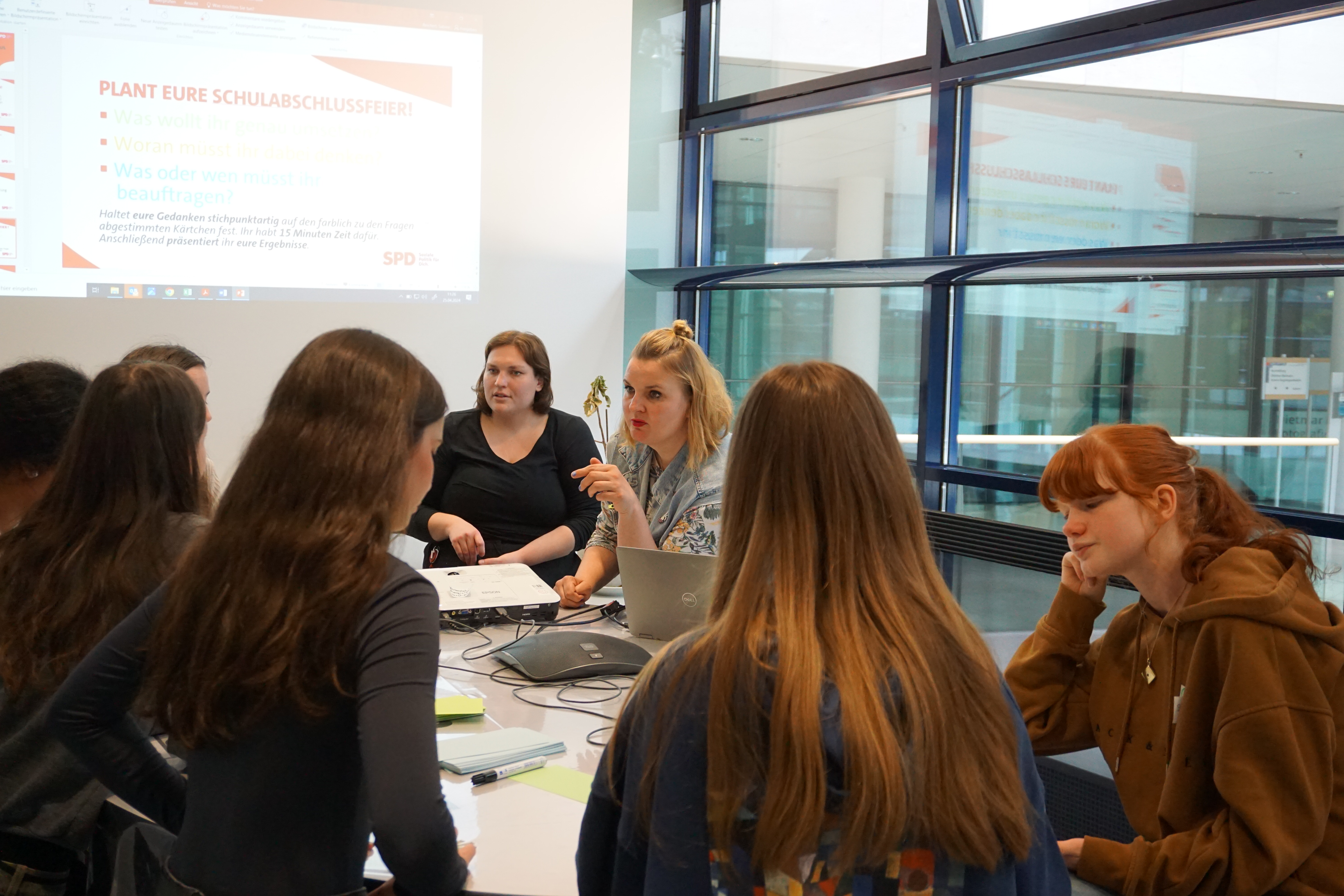 In vielfältigen Workshops konnten die Mädchen Einblicke in den Parteibetrieb bekommen.