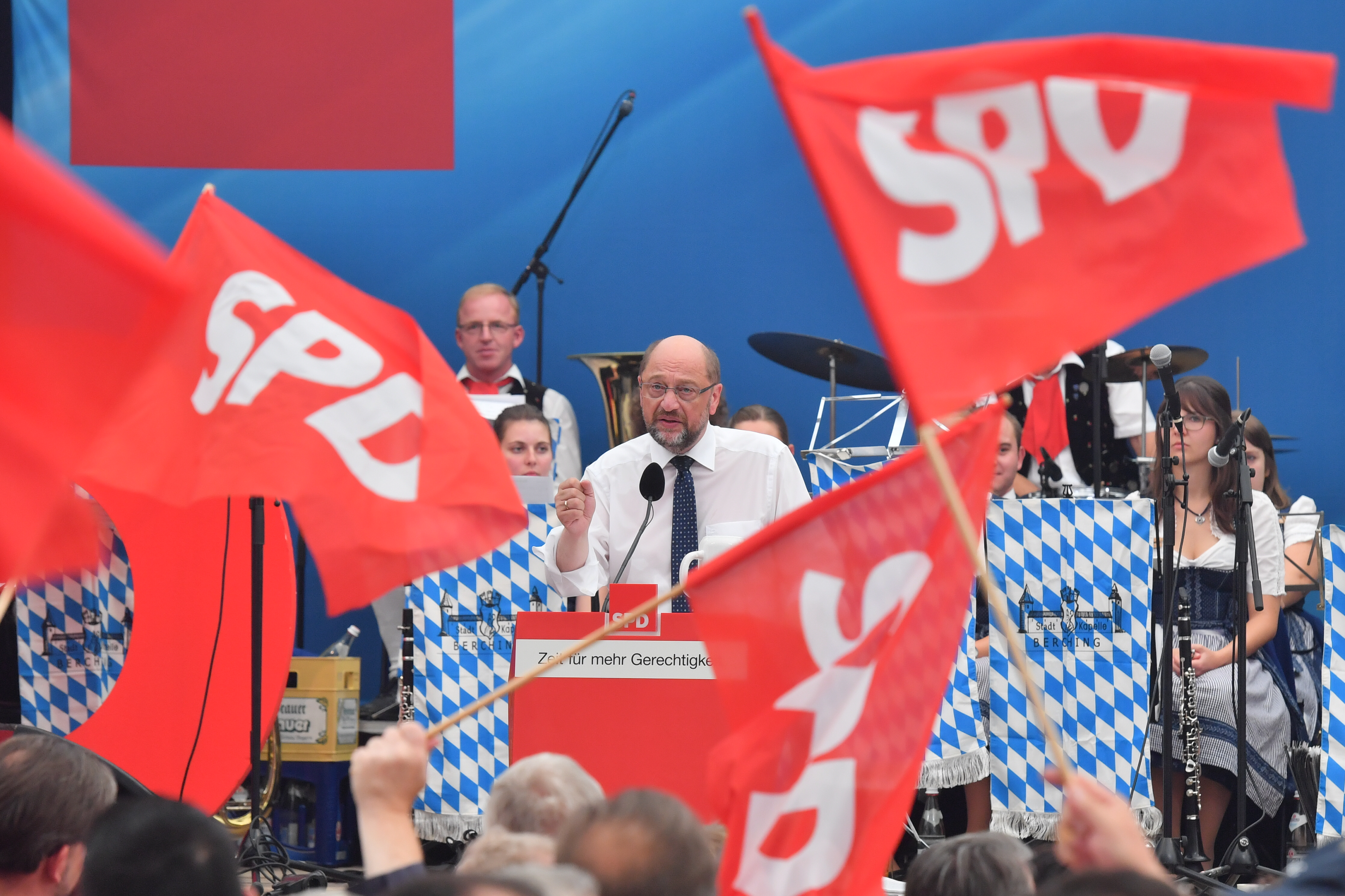 „Angela Merkel will die Vergangenheit verwalten, ich will die Zukunft gestalten.“ Bei seinem ersten Auftrit nach dem TV-Duell auf dem „Gillamoos“ in Abensberg zeigte sich SPD-Kanzlerkandidat Martin Schulz kämpferisch.