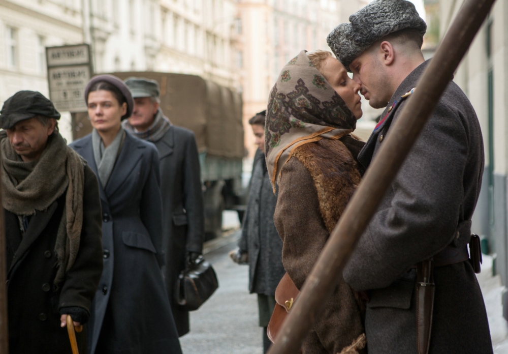 Plötzlich auf der anderen Seite: Raissa (Naomi Rapace) und Leo (Tom Hardy).