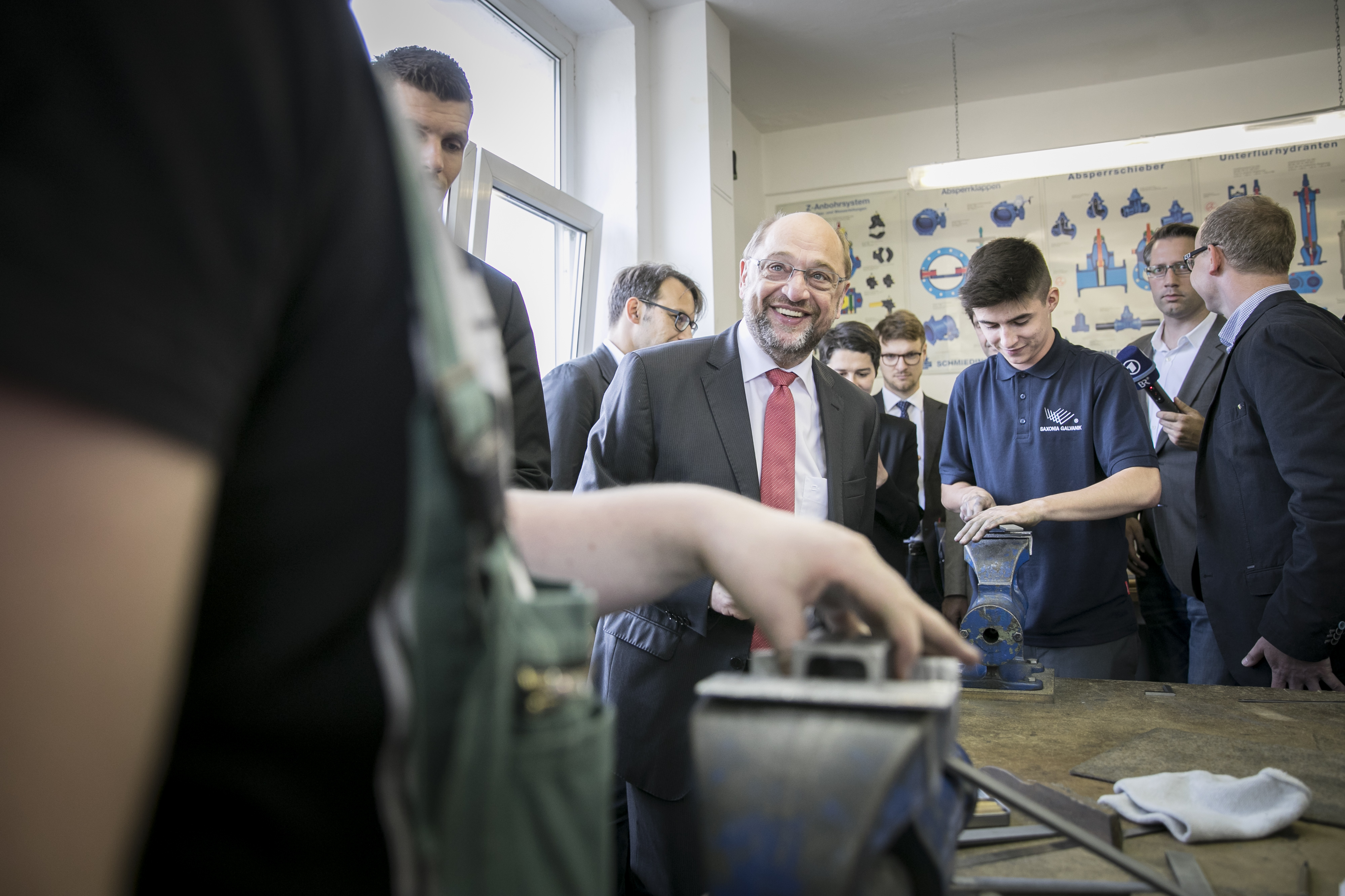 „Am 24. September ist die Nuss geknackt.“ Martin Schulz bei seiner Sommerreise bei der Saxonia-Bildung im sächsischen Halsbrücke
