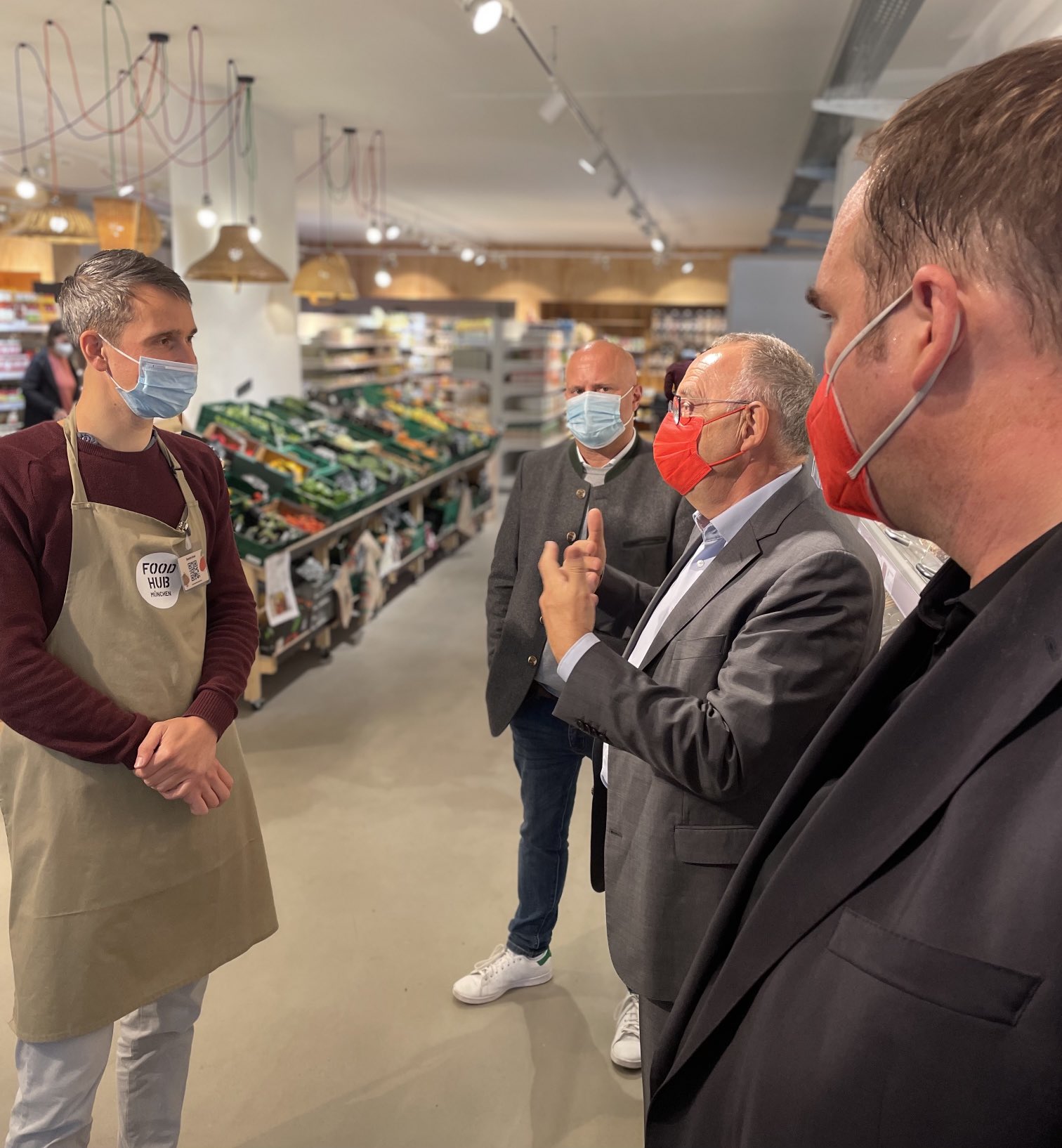 Besuch im Supermarkt der Zukunft: Norbert Walter-Borjans am Dienstag im Food Hub in München.