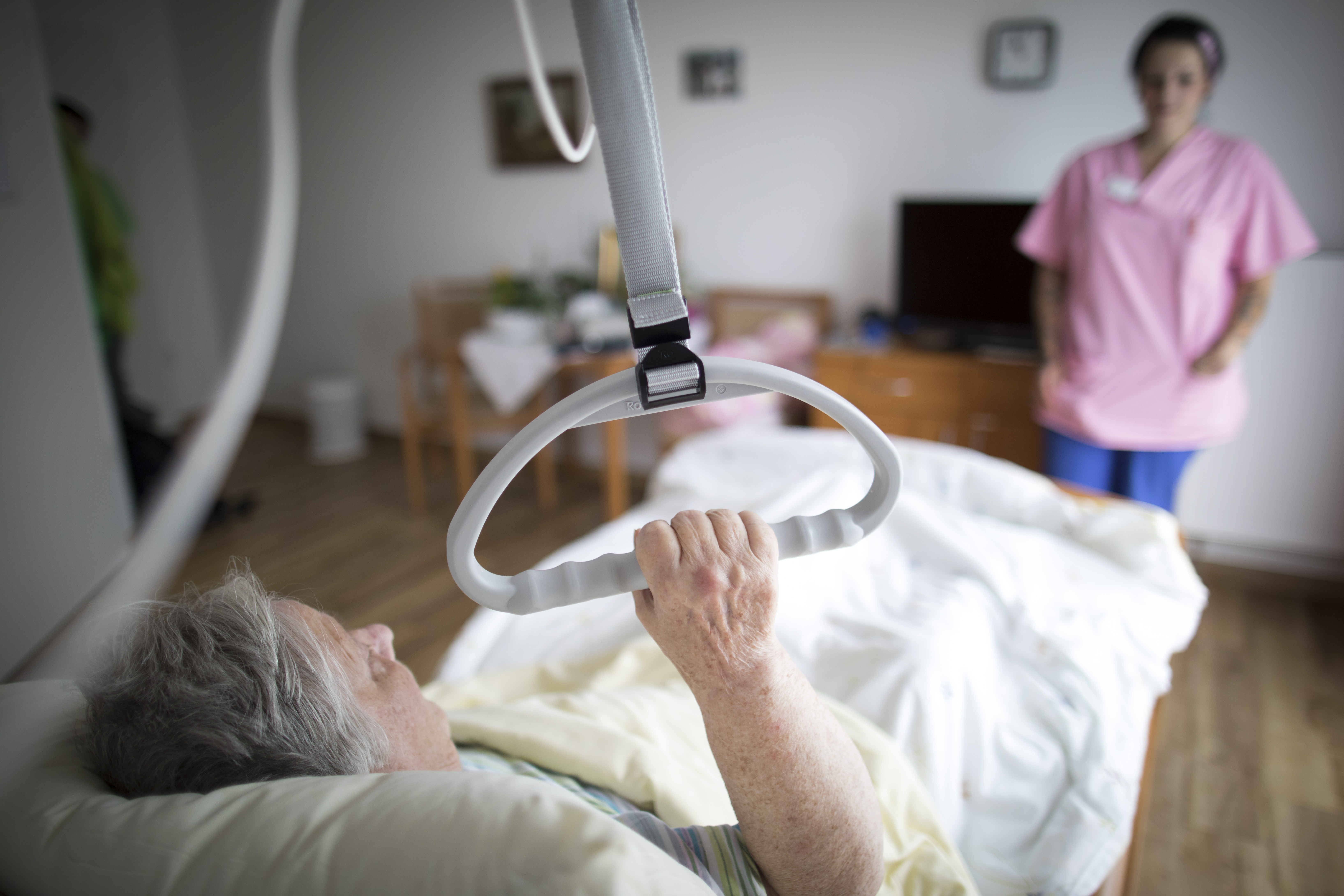 Schwierige Bedingungen für die alternde Gesellschaft: Die Ökonomisierung des Gesundheitssystems hat gerade auch im Pflegesektor Spuren hinterlassen. 