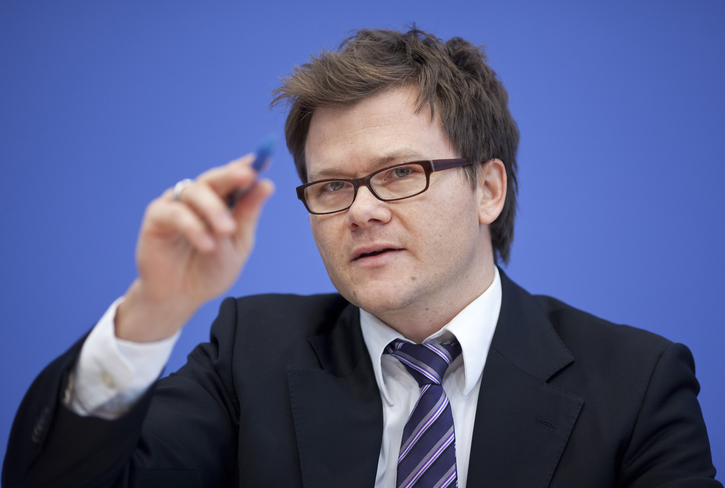 Der SPD-Bundestagsabgeordnete Carsten Schneider sieht einer rot-rot-grünen Regierung in Thüringen zuversichtlich entgegen.