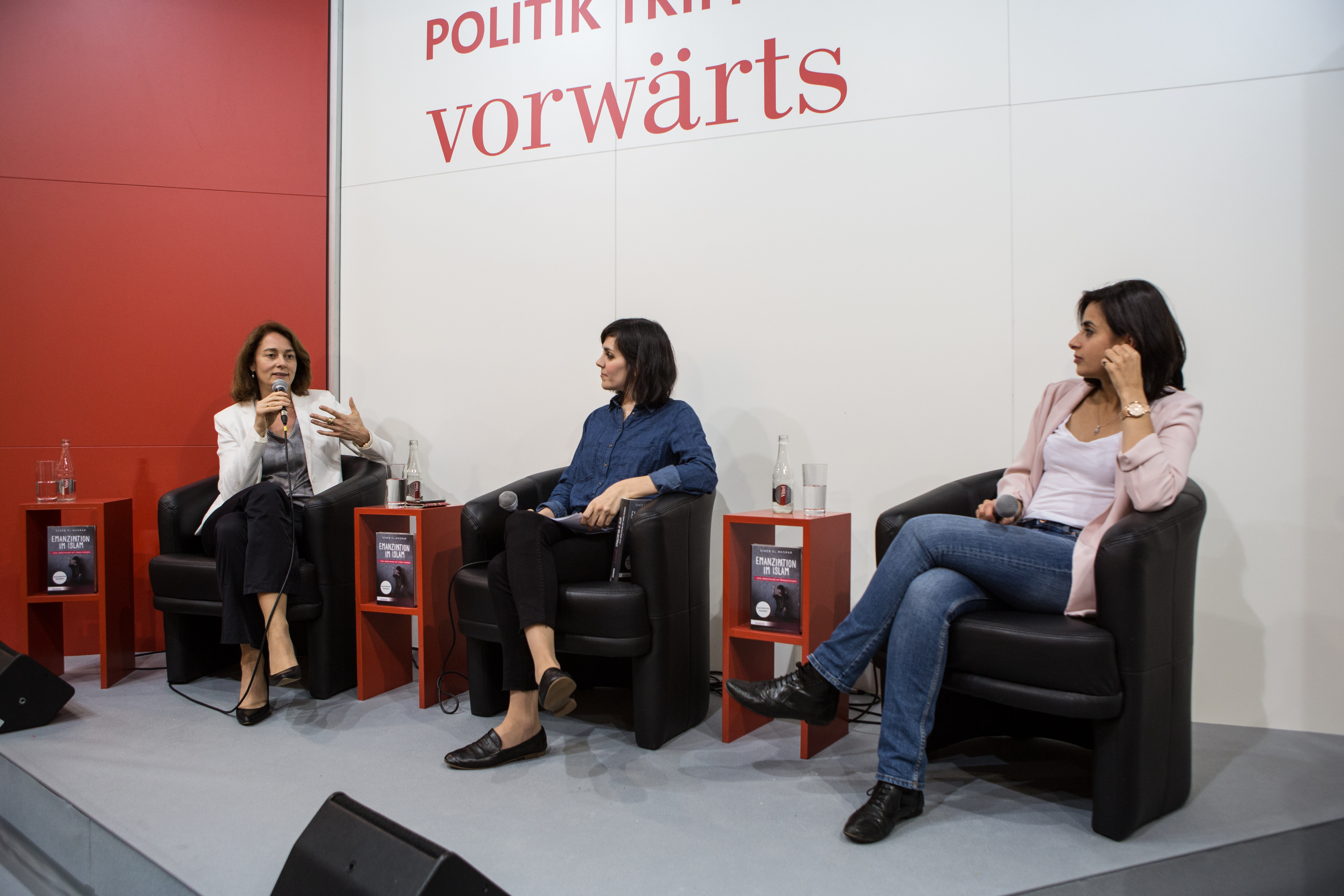 Katarina Barley und Sineb El Masrar auf der Frankfurter Buchmesse