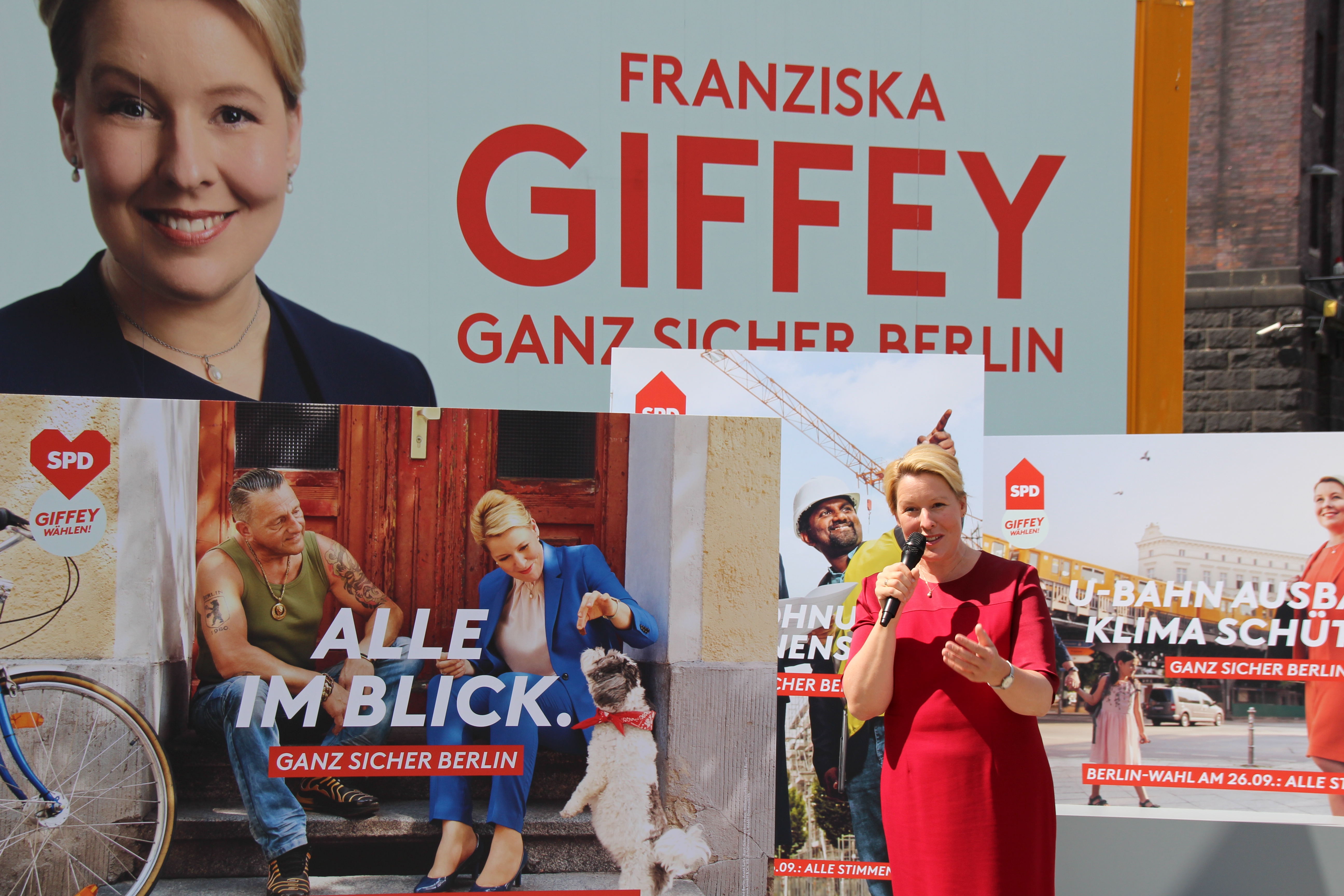 Alle im Blick: Am Freitag hat Spitzenkandidatin Franziska Giffey die Plakate der SPD für die Berliner Abgeordnetenhauswahl vorgestellt.