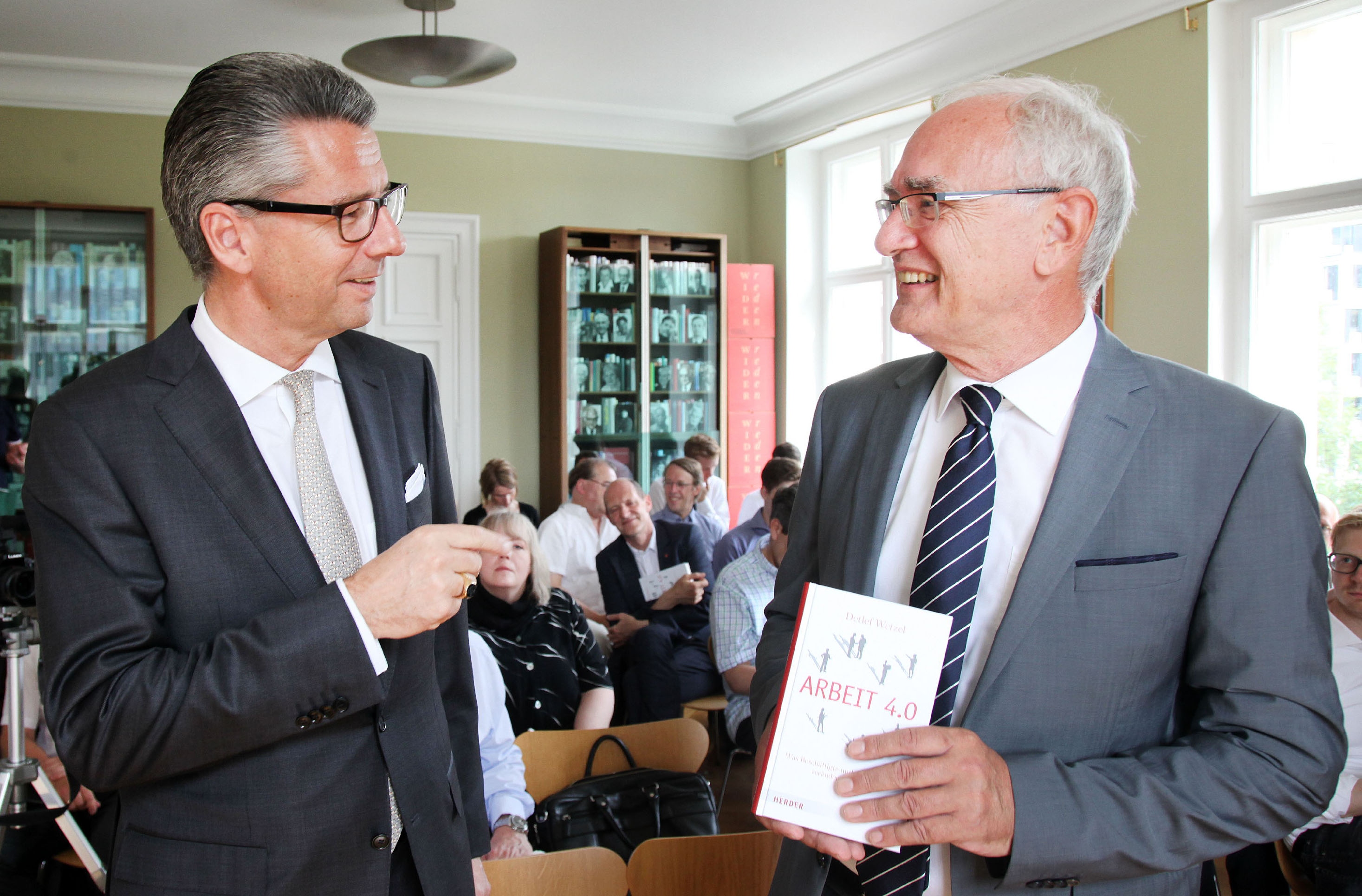 BDI-Präsident Ulrich Grillo und IG Metal-Chef Detlef Wetzel bei der Buchvorstellung in Berlin